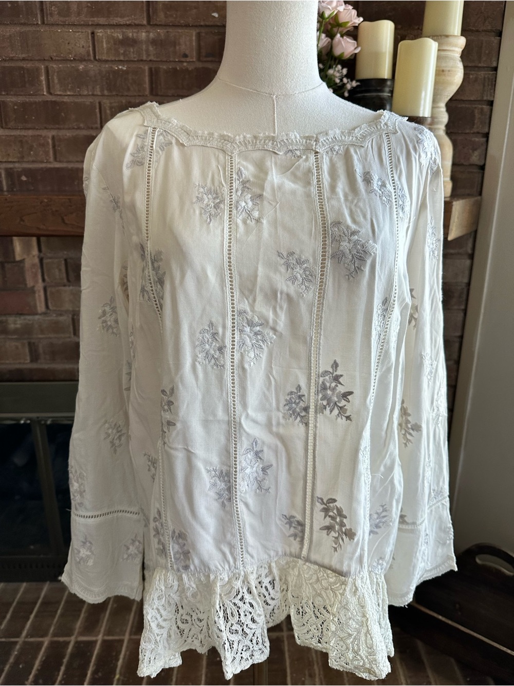 Sundance White Floral Embroidered Lace Hem Peasant Blouse Top Size PM Petite Med